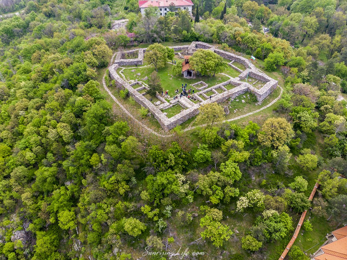 Крепостта в село Минерални бани